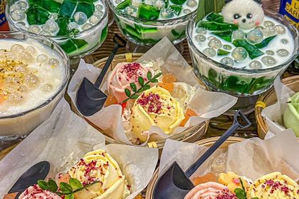 Yu Wei Chuan Cai  ( Ye Xiao Hang Mu Dian )