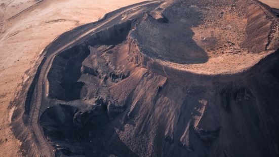 目前内蒙古境内已知的唯一在万年前喷发过的火山，距离北京约40