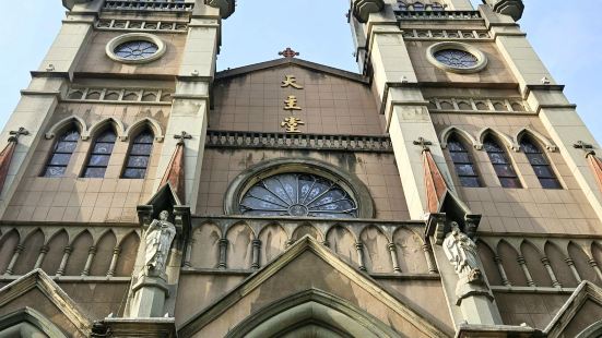 宁波的两大天主堂之一，坐落于药行街，所以也叫药行街天主堂，外