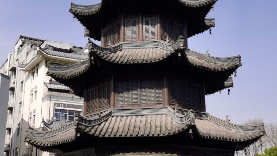 扬州的必看景点之一的文昌阁坐落在文昌路，在市区中心，文昌阁在