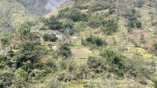 石梯田土地匱乏到極致的時候，石頭鋪上土也能種出莊稼。若非親眼