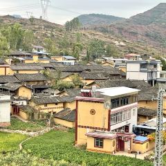 恐龙山服务区餐厅 여행 사진