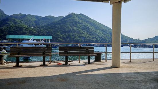 南丫岛，香港第三大离岛，以渔村风情与山海胜景闻名。从中环乘渡