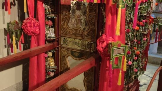 这博物馆里和那个大炮台花园是连着的。挺难找的，我绕了好几圈才