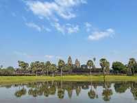 Visit the red "Khmer" 🇰🇭 and experience the unique beauty of the palace 🎊🎊🎊.