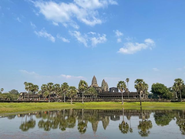 Visit the red "Khmer" 🇰🇭 and experience the unique beauty of the palace 🎊🎊🎊.