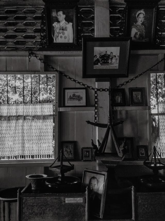 Baan Sao Nak: The century-old teak house must be recorded in black and white with texture.