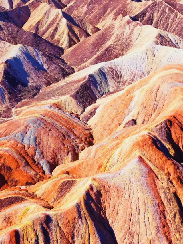 Heaven has lost its palette to the earth, forming the colorful Zhangye Danxia