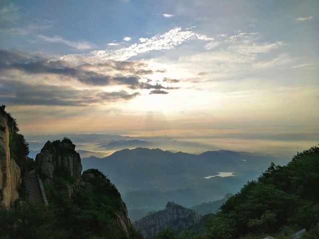 天下第一山丨會當凌絕頂，一覽眾山小