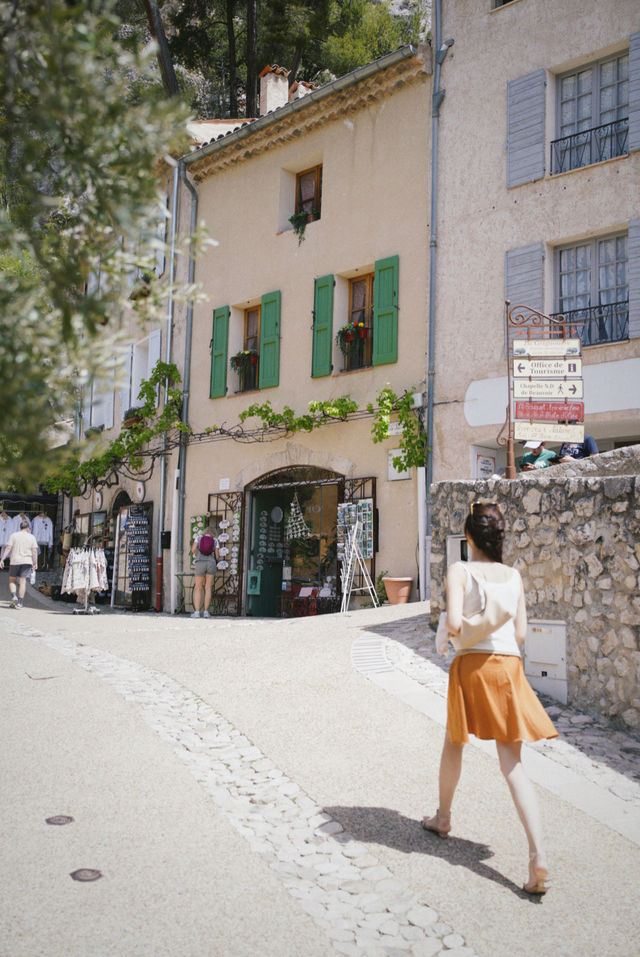 陶瓷小鎮，盡情享受南法的盛夏