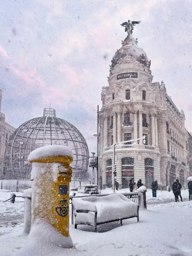 Madrid's Winter Wonderland: Reliving the Historic Snowstorm! ❄️🇪🇸✨