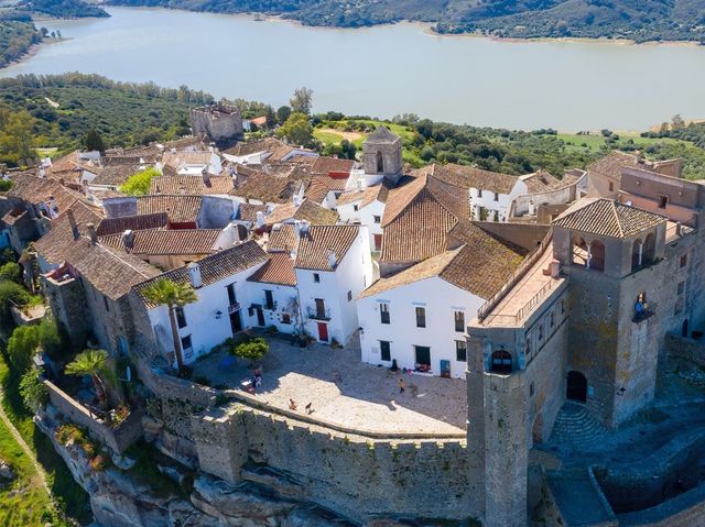 西班牙的城堡小鎮弗龍特拉堡
