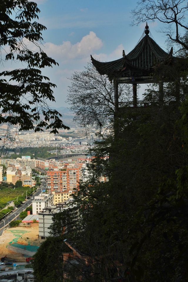 旅行 || 被遺忘在文山西華公園的岩牆裡的三元寺