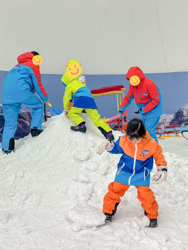 來室內滑雪城體驗冰火兩重天的樂趣吧