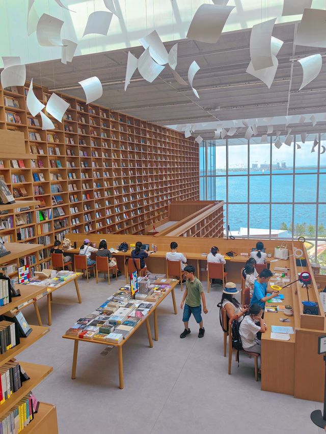 朵云書院滴水湖店不但風景沒書也超贊
