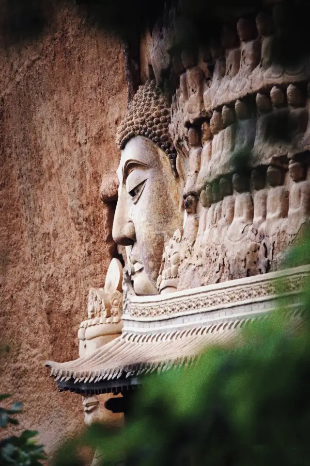 Maijishan Grottoes, a natural emoticon library