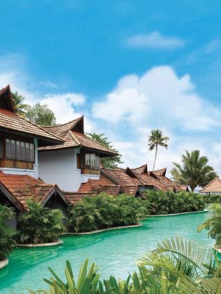 🌟 Kerala's Finest: Kumarakom Lake Resort Revealed! 🌴