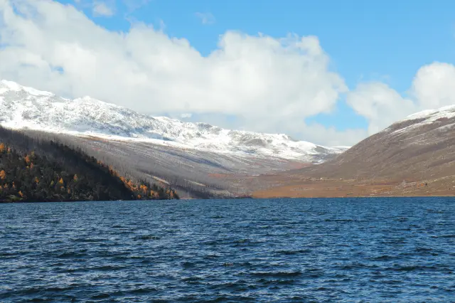 Kangding Mugecuo, where the soul drifts among the lakes