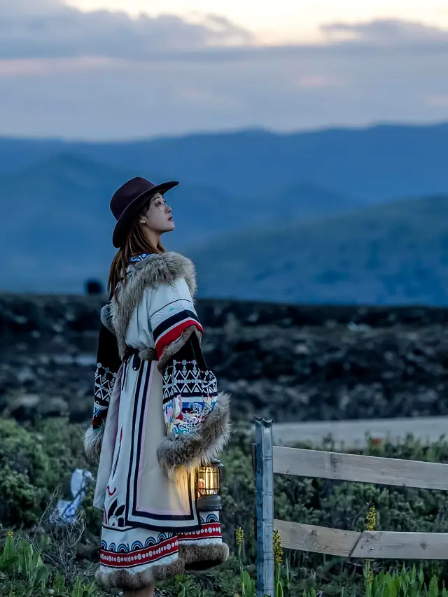 Atmospheric Snow Mountain Viewing Spot - Gedilamu Sky City.