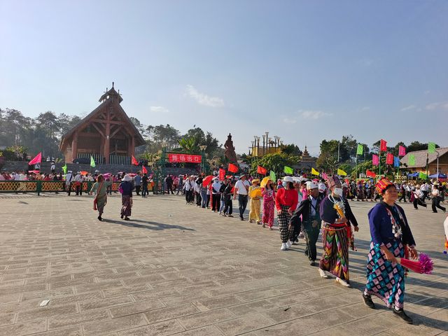 到芒市看景頗族目瑙縱歌