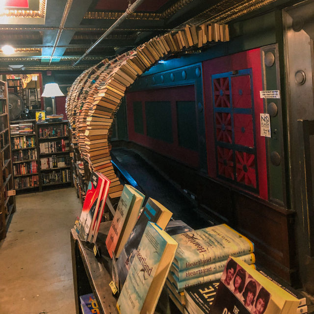 The Last Bookstore in Downtown LA Feels Magical 🇺🇸