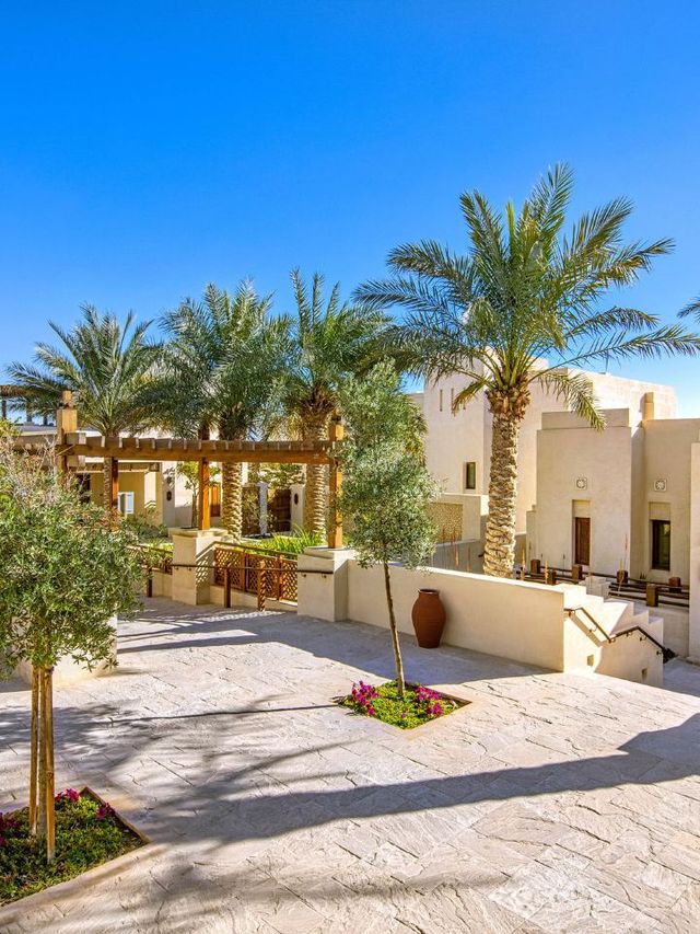 🌟 Abu Dhabi's Desert Oasis: Top Hotel Picks 🌟