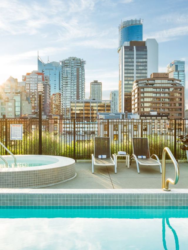 🌆✨ Vancouver's Yaletown Gem: Hotel Hotspots Revealed! ✨🌆