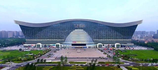 環球中心海洋樂園體驗沙灘玩水的快感，這就是室內玩水樂園，爽啊