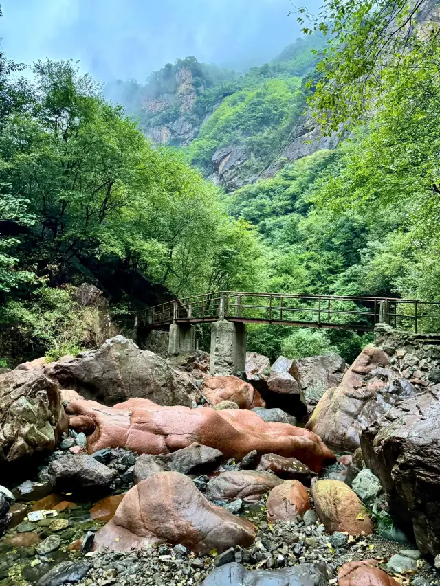 Jinzhai Red Stone Valley_Leigong Cave_Bat Cave | Beginner's Route is located in Qiyun Village, Mabu Town, Jinzhai.