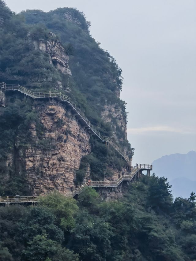 雲端漫步東太行 體驗丹霞奇觀。