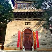 香積寺  不知香積寺，數里入雲峰。