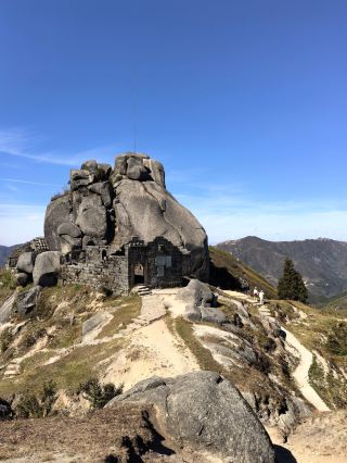ภูเขาฟูชาง ที่นี่มีกลุ่มหินยักษ์ธรรมชาติ