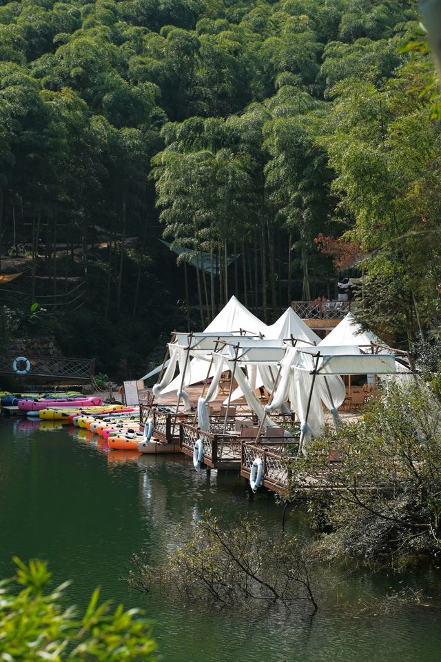 安吉探店｜在水庫邊圍爐煮茶賞秋。