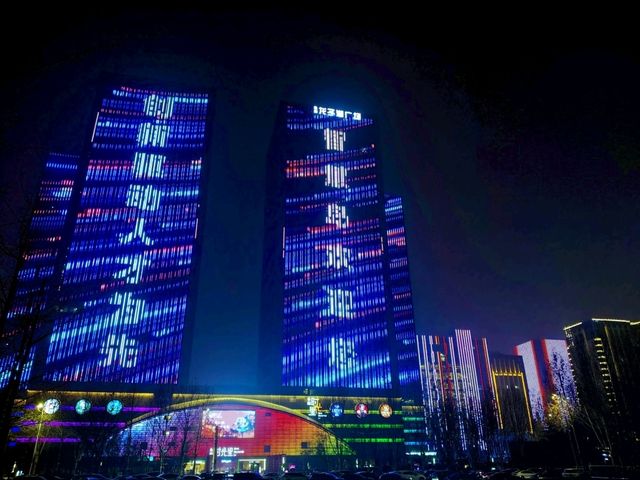 Zhengzhou at Night: A Futuristic Hidden Gem 🌃