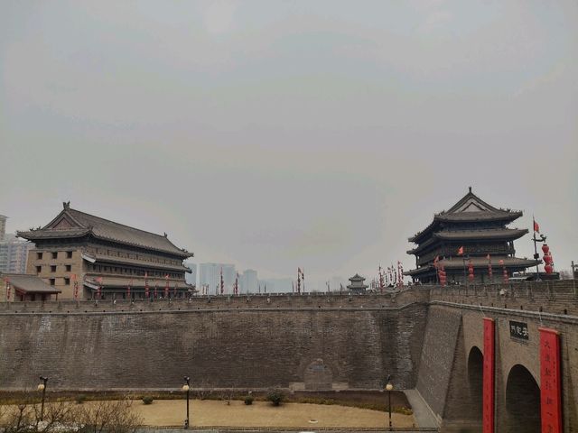 Exploring the Xi'an City Wall: A Must-Visit Experience 🚴‍♂️🏯