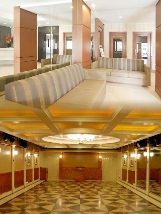 I highly recommend this hotel—it has a wonderful atmosphere.