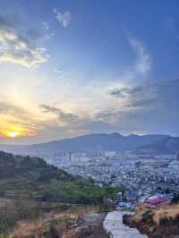 會澤金鐘山日落之旅：邂逅一場城市的溫柔暮色