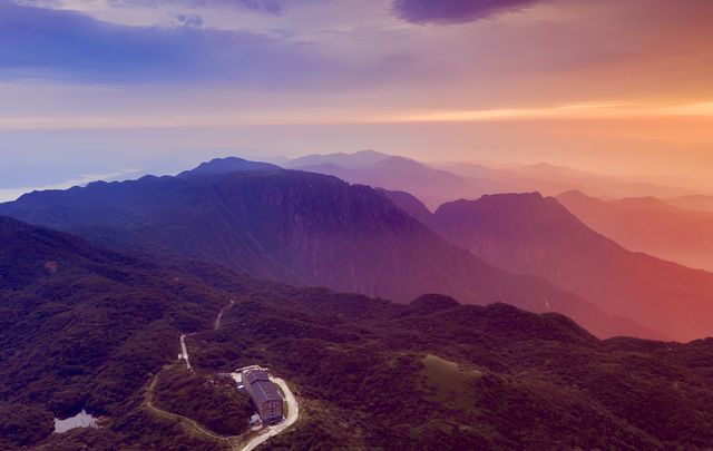 橘色落日，為桂林貓兒山披上浪漫金紗