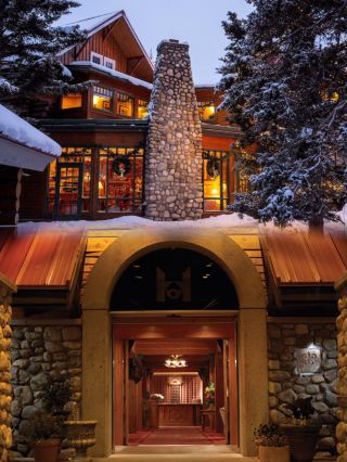 I can't believe there's such a great hotel at Lake Louise｜I wish I'd found it sooner!