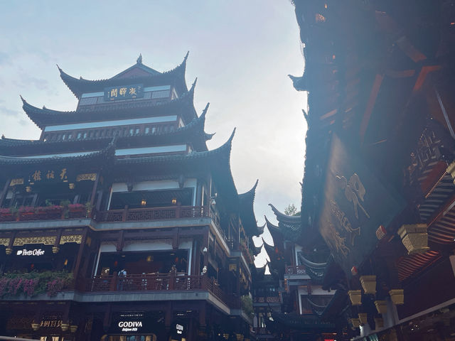 🌟上海豫園老街：穿越時空的尋寶之旅🎊