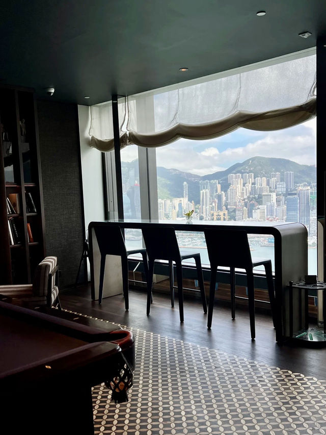 沉穩玫瑰色的優雅：香港瑰麗酒店自助早午餐