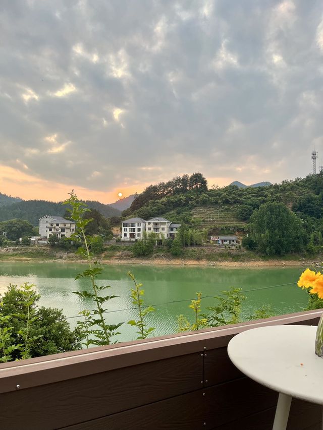 來千島湖..開窗就係湖景