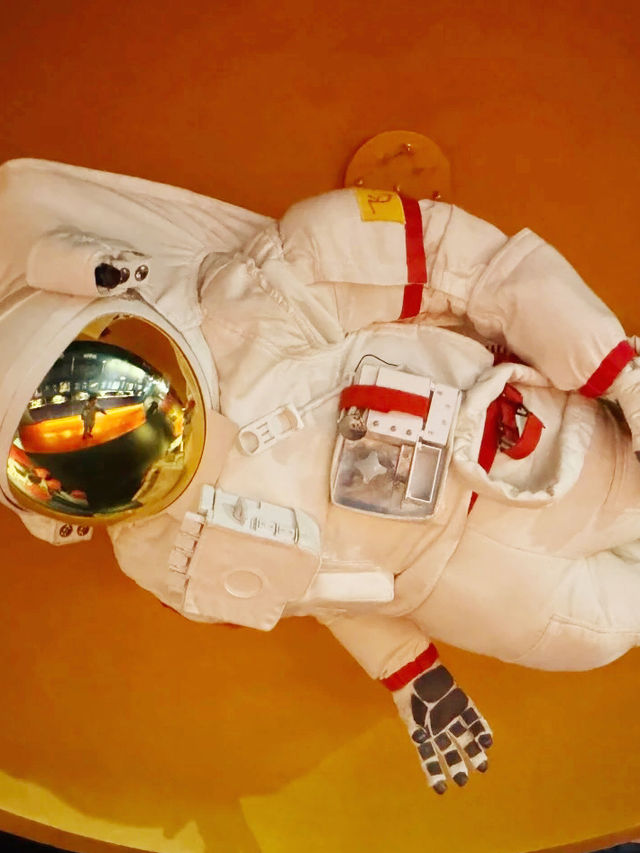*【香港太空館：宇宙探險の楽園】**  