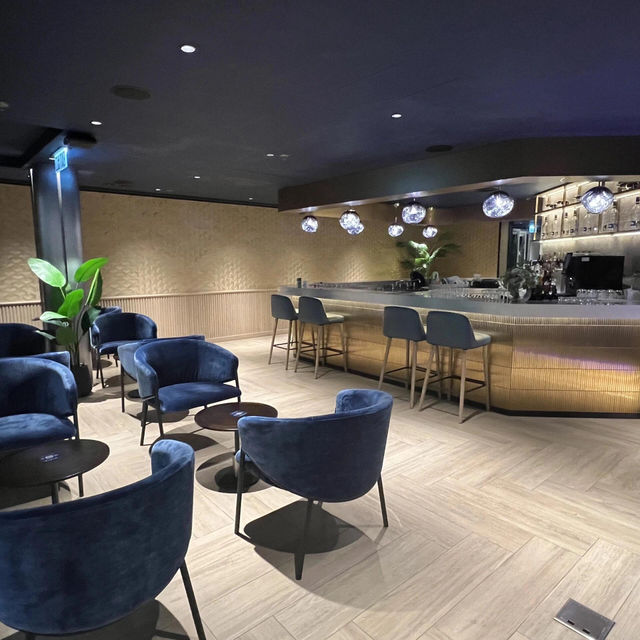 機場｜香港機場休息室Sapphire Lounge 過去半年大概去了HK機場七八次，各種休息室也算體驗過一輪～ 最近會陸續分享，先來說說我最愛的這家！