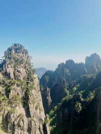 Scenic Peak Views of Huangshan ⛰️  