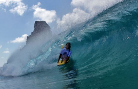 การผจญภัยเซิร์ฟที่เฟอร์นันโด เดอ นอโรนญา