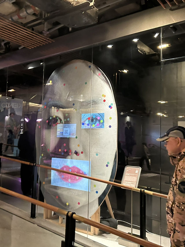 🖼️ 香港 K11｜逛百貨公司，像在逛美術館