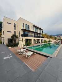 碼住在廬山西海碰上了chao牛的出片民宿～