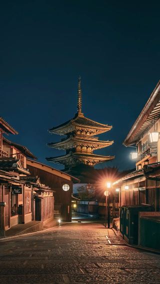 秋のロマンスを探しに、威寧へお越しください！黄金色の森、紺碧の空、きらめく草原。この小さな町の秋は、息を呑むほど美しい景色が広がります。