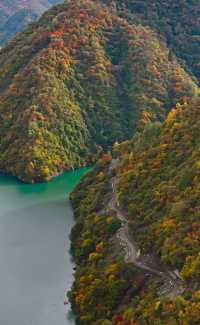 平武天母湖“百里彩林走廊”